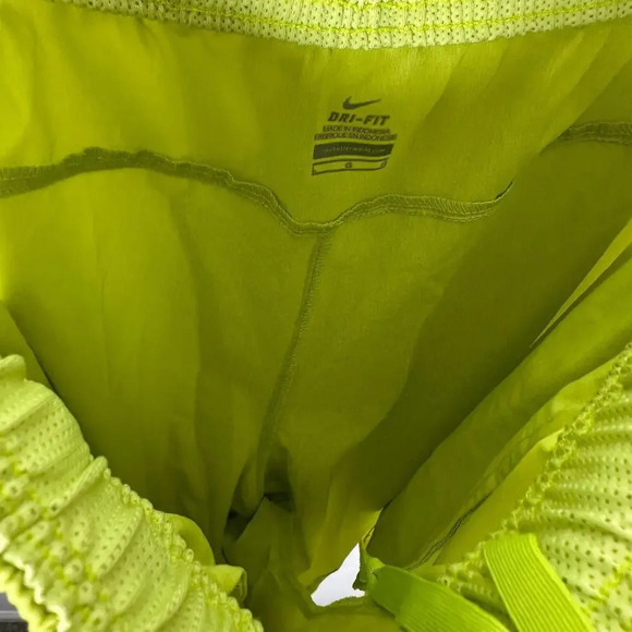Nike Dri Fit Lightweight Neon Yellow Shorts Large - Picture 8 of 8